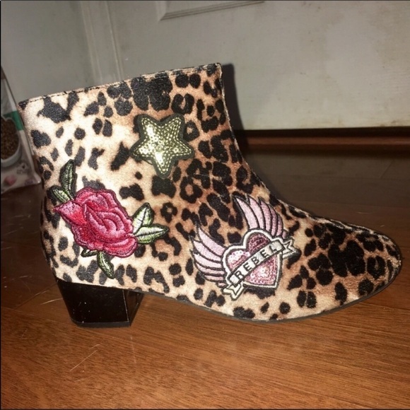 Shoes - FUN fashion boots